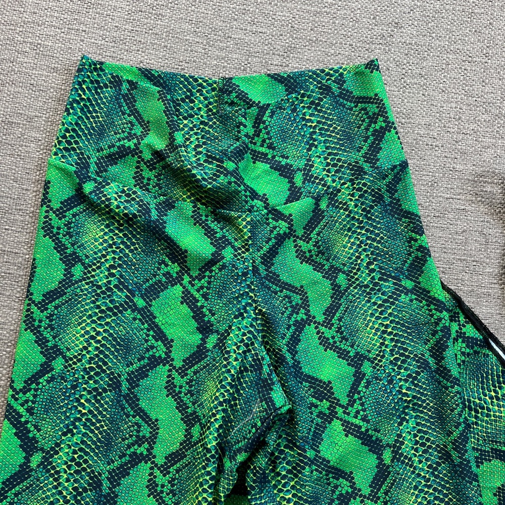 Flare pants & matching gloves - Picture 3 of 3